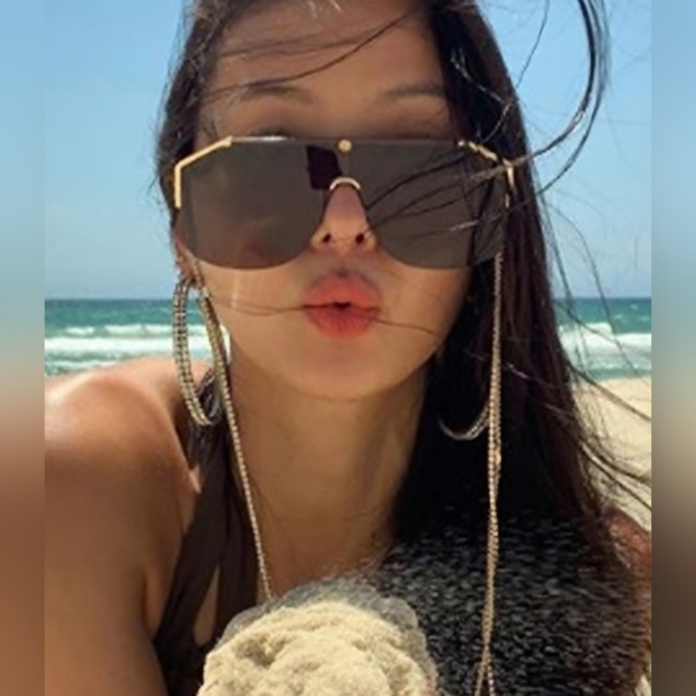 Gucci Gold and Black Women's Sunglasses - Picture 2 of 5